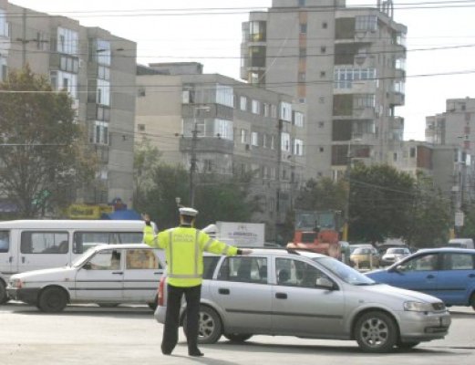 Accident rutier într-un sens giratoriu de pe Aurel Vlaicu